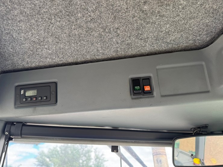 deere-1110d-image-49