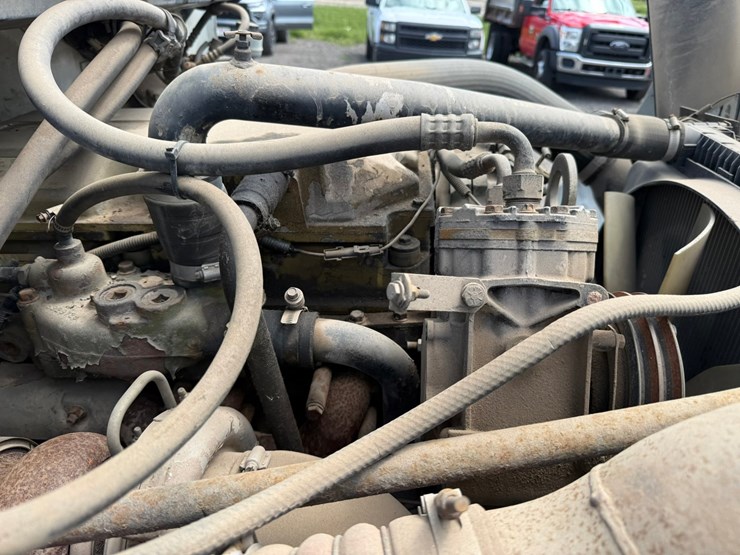 #1361-•-1995-freightliner-fuel-truck-image-30