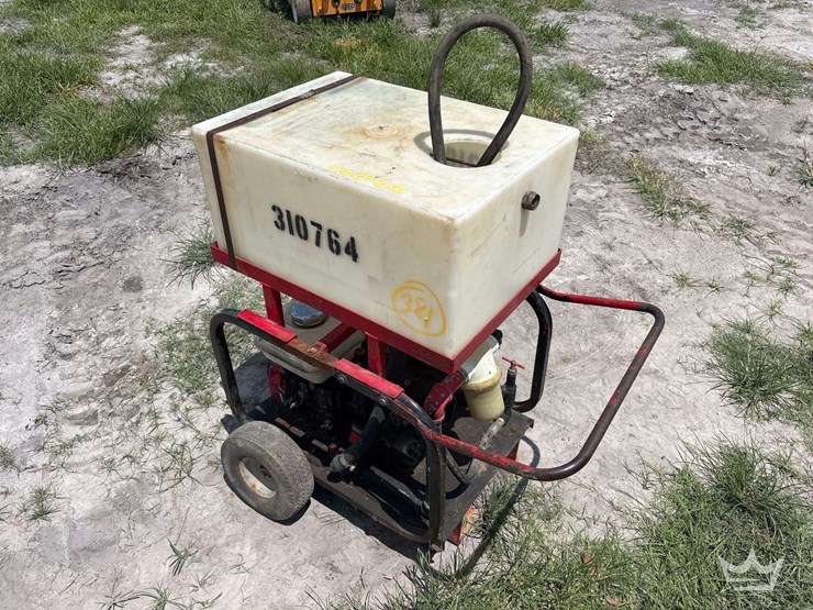 2021-portable-pressure-washer-with-water-tank-image-4