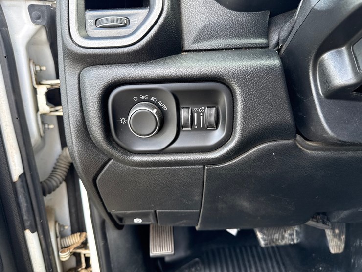 2019-dodge-3500-image-49