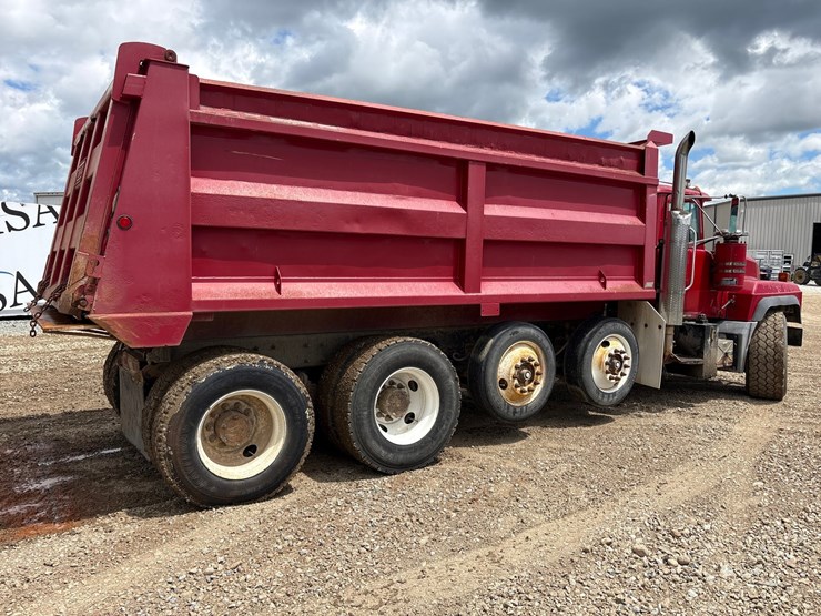 2001-mack-rd688s-image-5