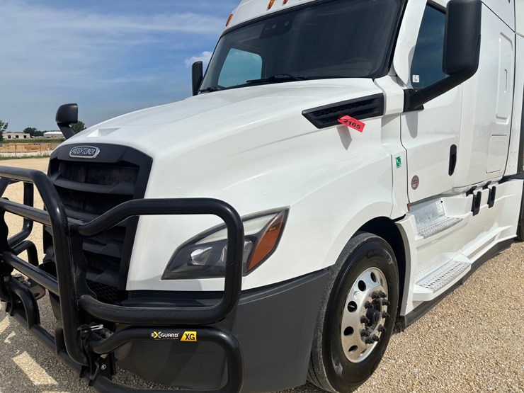 2022-freightliner-cascadia-126-image-7