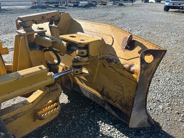 2004-caterpillar-d3g-xl-image-22