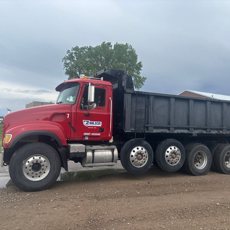 2004 MACK GRANITE CV713
