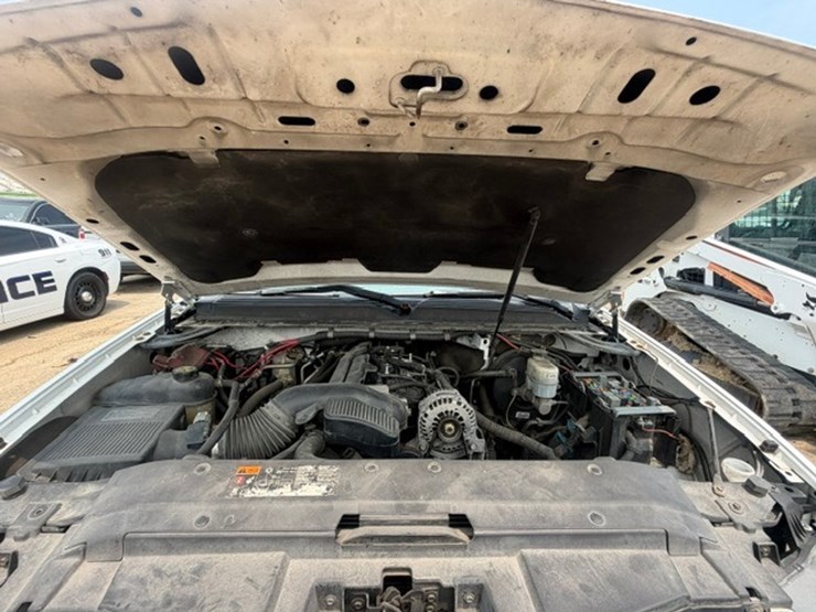 2011-chevrolet-tahoe-image-22