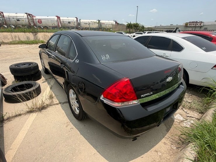 #60-•-2011-chevrolet-impala-image-4