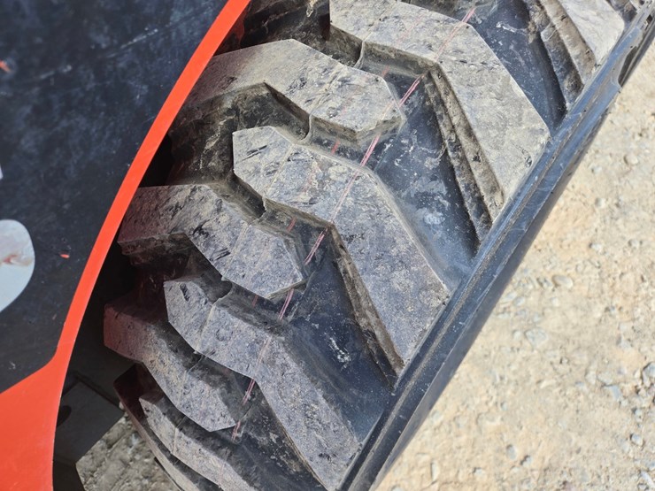 kubota-ssv75-image-44