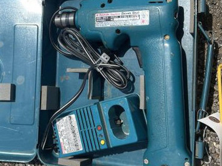 #232-•-makita-6012hd-cordless-drill-set,-plastic-welding-image-7