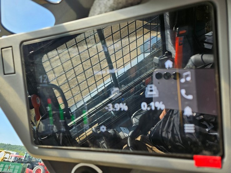 john-deere-335-image-35
