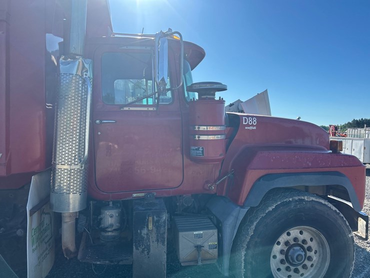 2001-mack-rd688s-image-11