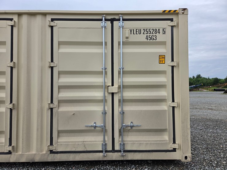 #5056-•-40'-(5)-door-shipping-container-image-12