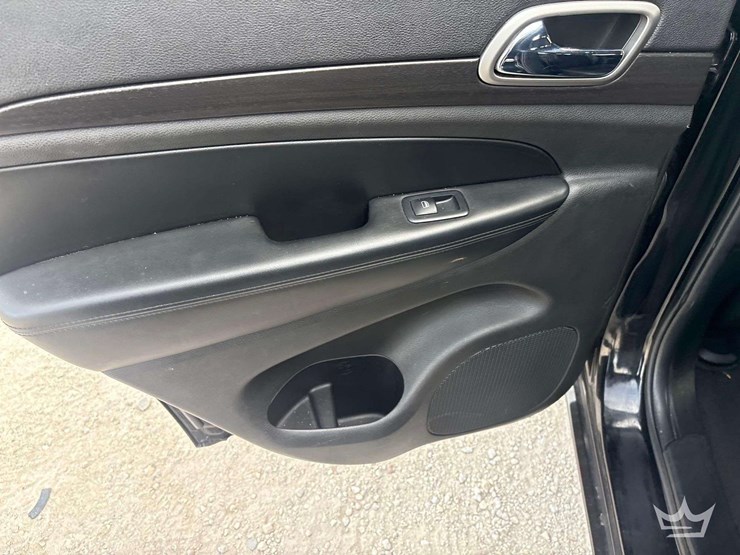 2017-jeep-grand-cherokee-image-19