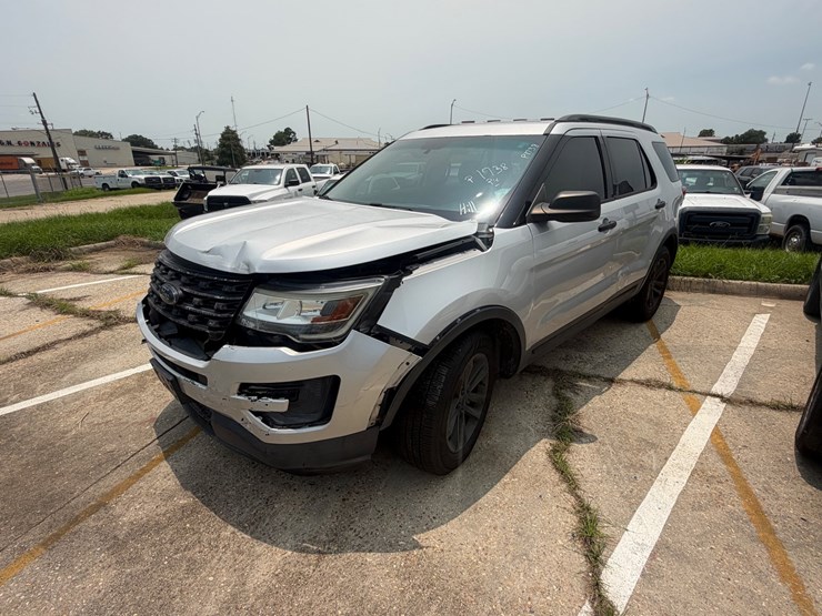 2017-ford-explorer-image-1