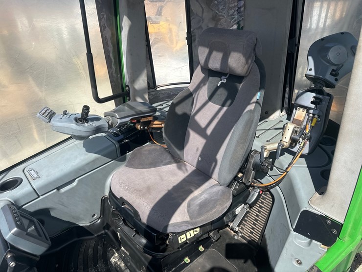 deere-1110e-image-74