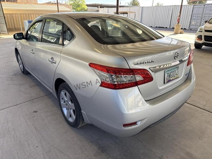 2014-nissan-sentra-sv-sdn-image-6