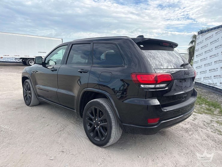 2017-jeep-grand-cherokee-image-4