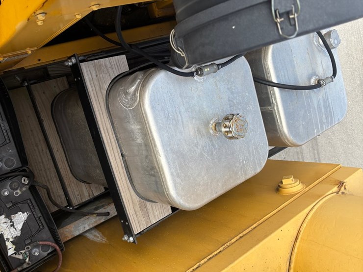 2005-gmc-t7500-image-50