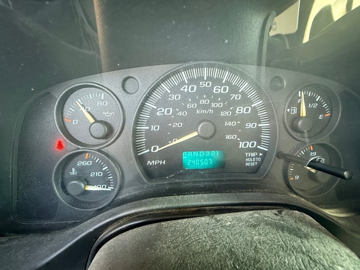 2004-chevrolet-3500-image-37