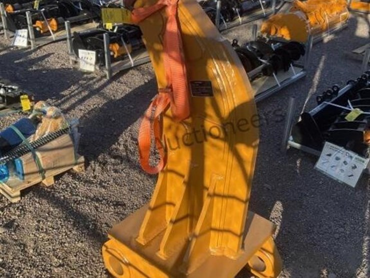 2026-caterpillar-336-image-3