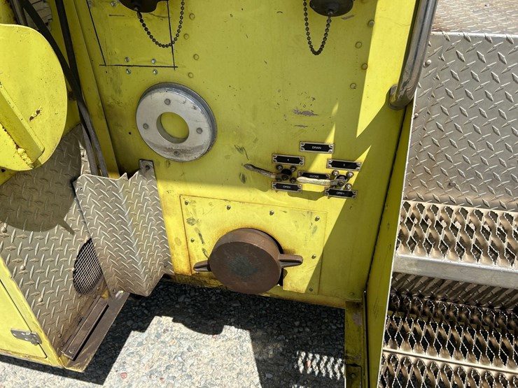 #5028-•-1991-amertek-2500-l-fire-truck-image-44