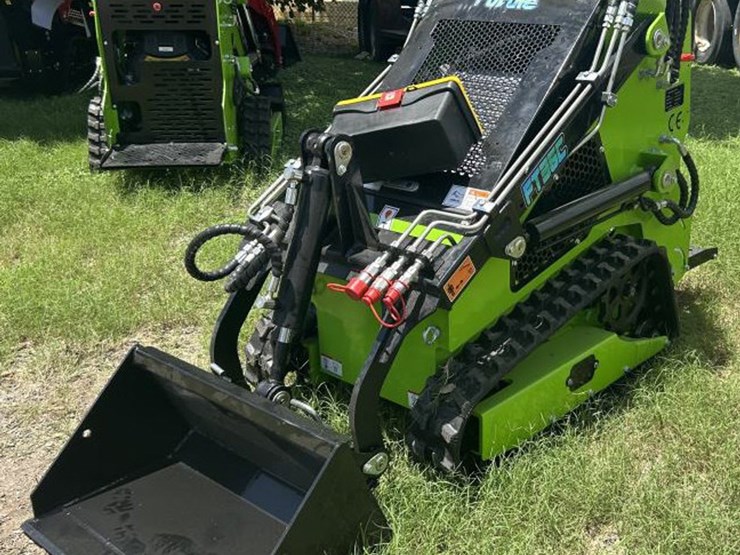 #49-•-mini-skid-steer-loader---ft36c---gas-image-2