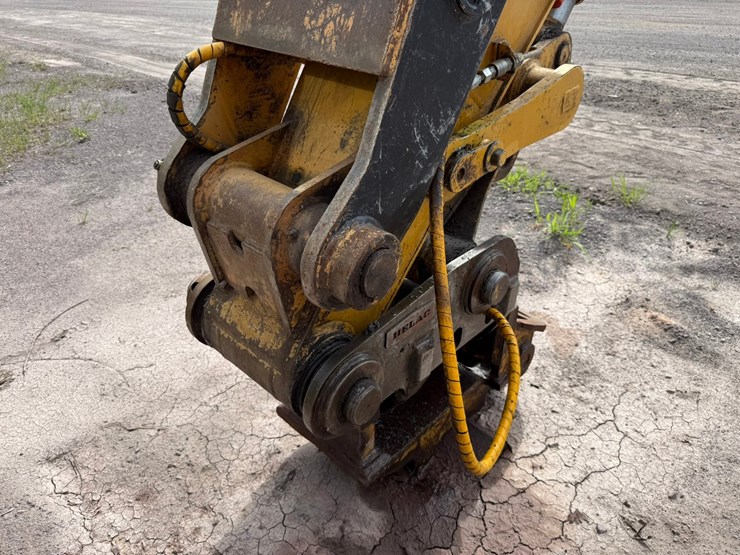 caterpillar-m318-image-10