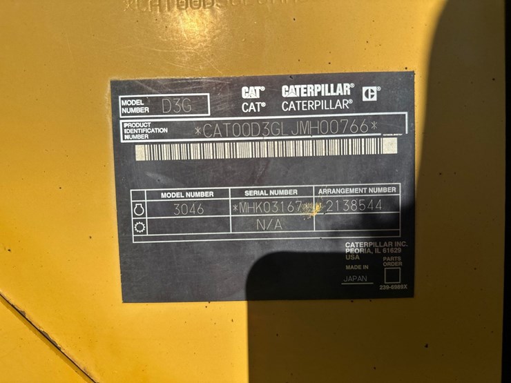 2004-caterpillar-d3g-xl-image-52