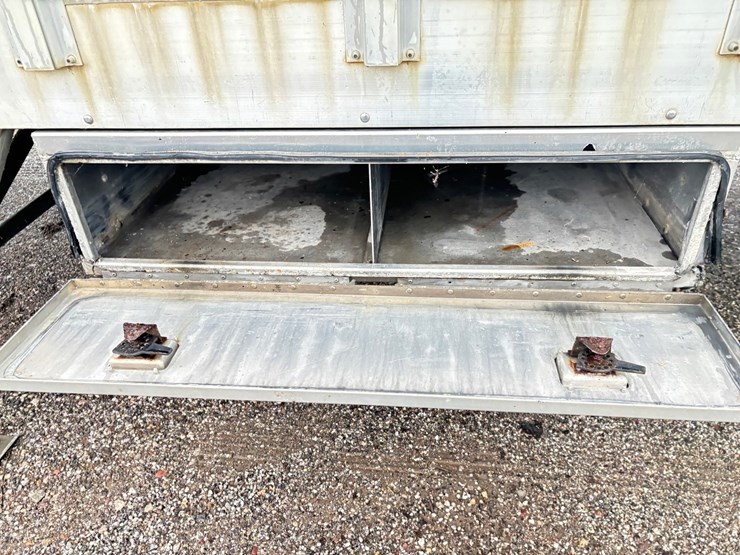 2017-eby-livestock-trailer-image-28
