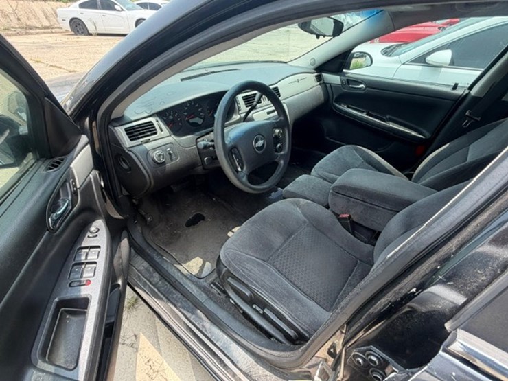 #60-•-2011-chevrolet-impala-image-21