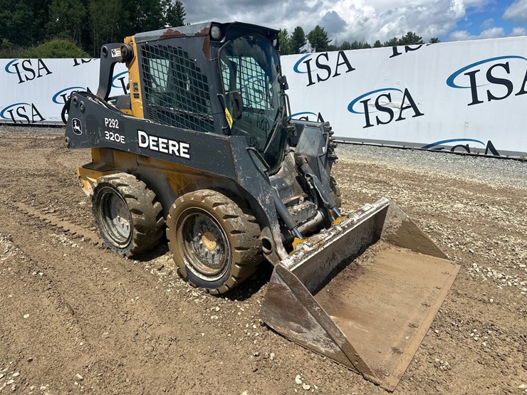 2015-deere-320e-image-7