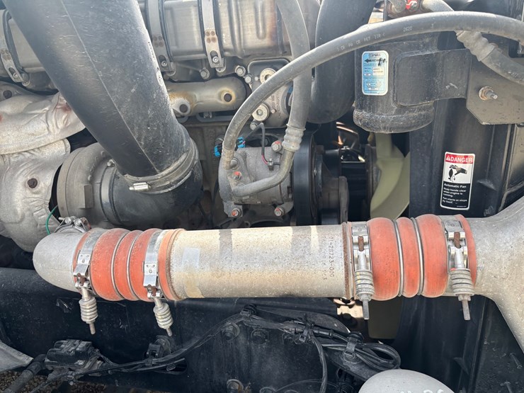 2021-freightliner-cascadia-126-image-36