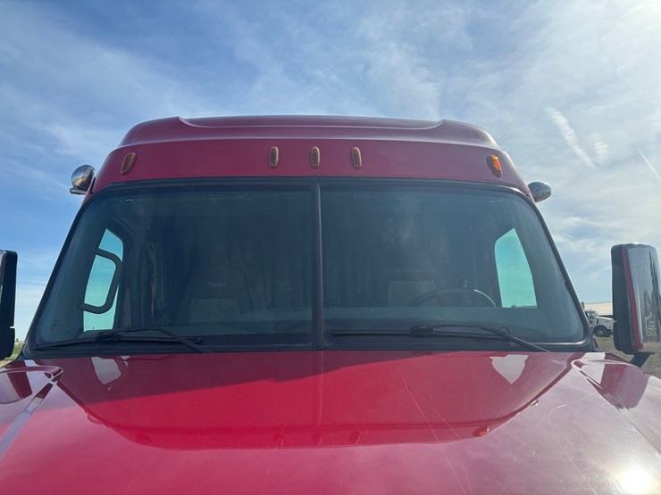 2017-freightliner-cascadia-125-image-19