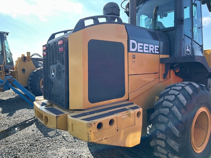 2012-deere-624k-image-47