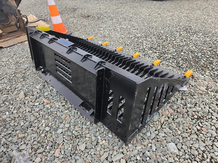 #6110-•-approx.-66"-unused-future-ft-rb66-skid-steer-rock-bucket-image-3