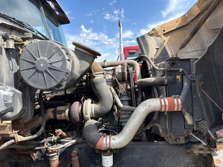 #60835-•-1991-volvo-/-gm-white-tandem-axle-storm-truck-image-19
