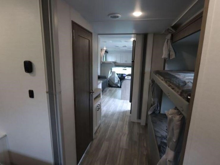 2025-ford-transit-image-50