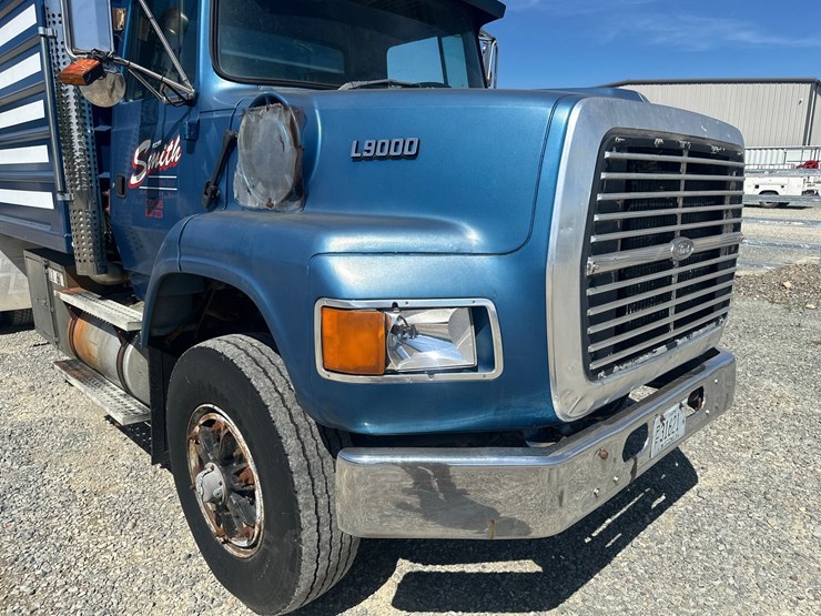 1991-ford-l9000-image-6