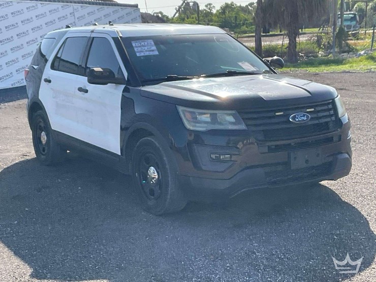 2016-ford-explorer-image-2