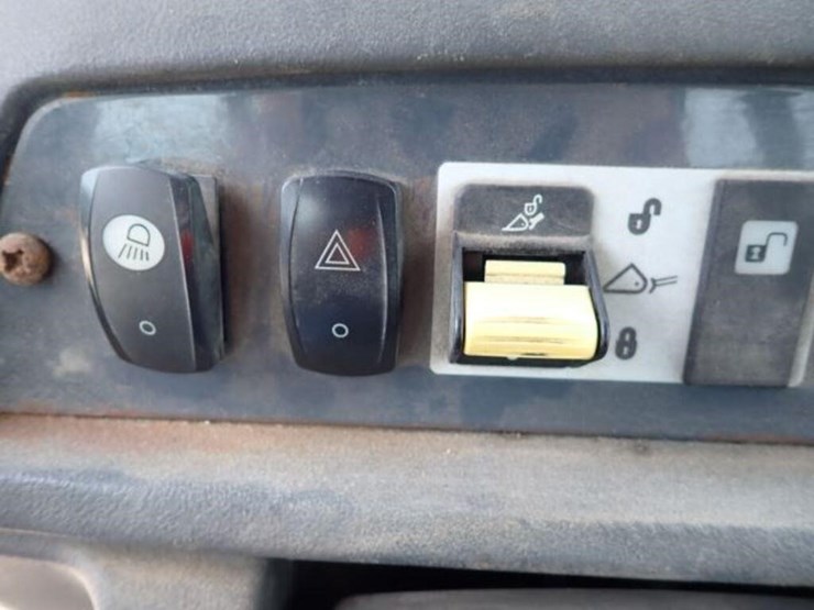 2009-deere-310sj-image-21