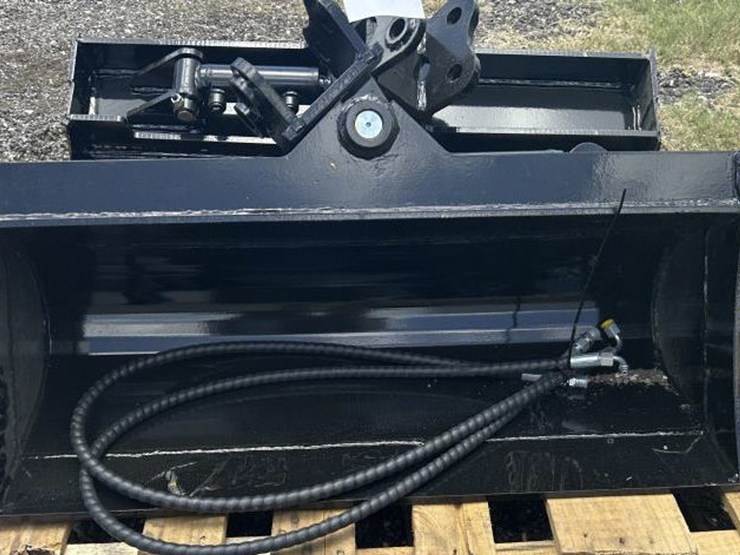 #41-•-32"-mini-excavator-hydraulic-tilting-bucket-image-2