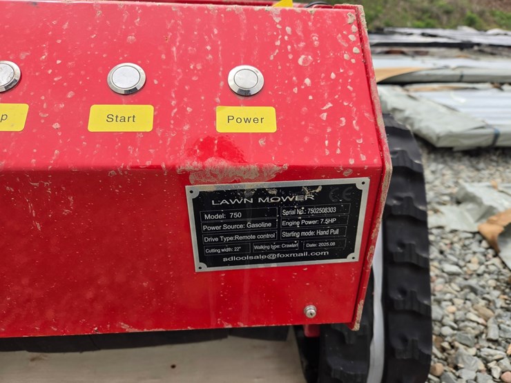 #6127-•-unused-future-ft750-remote-control-crawler-lawn-mower-image-10