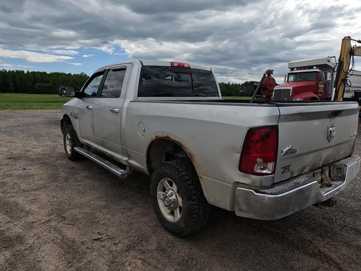 2013-dodge-2500-image-2