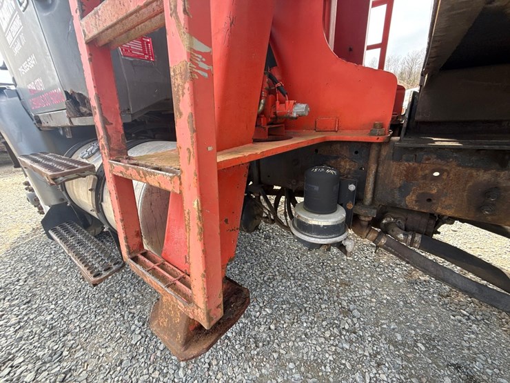 #60835-•-1991-volvo-/-gm-white-tandem-axle-storm-truck-image-33