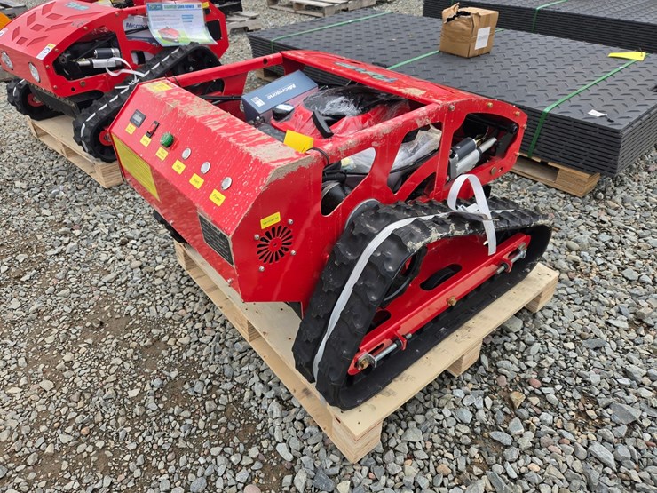 #6127-•-unused-future-ft750-remote-control-crawler-lawn-mower-image-3