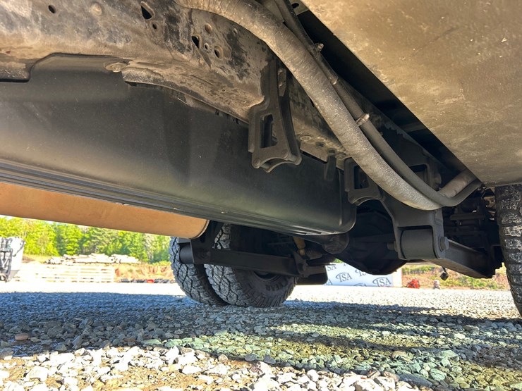 2020-chevrolet-3500-image-32