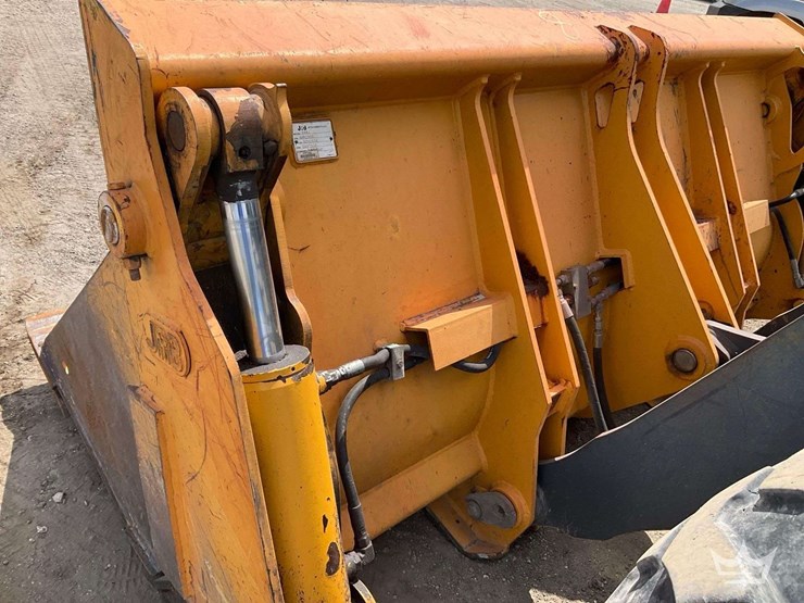2007-deere-444j-image-24