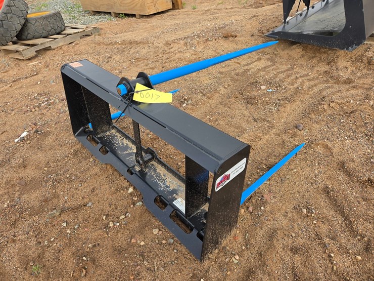 #6017-•-unused-stout-3-prong-skid-steer-bale-spear-attachment-image-3