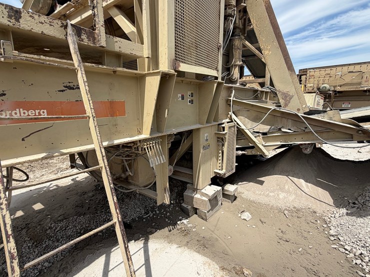 #1757-•-2005-mestco-hp4000-crusher-image-44