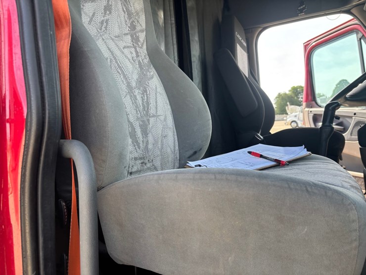 2017-freightliner-cascadia-125-image-44
