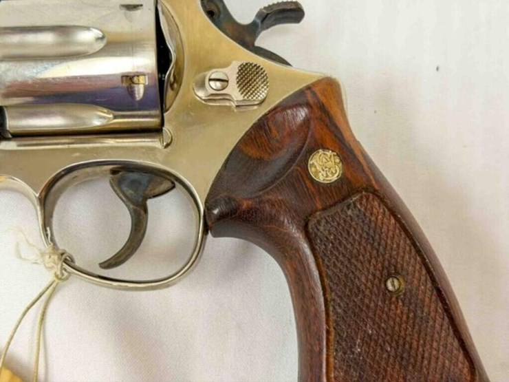 smith-&-wesson-revolver-image-4